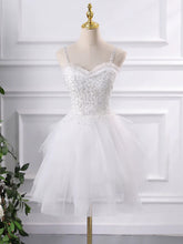 Precioso vestido de fiesta corto de tul con tirantes y apliques de encaje