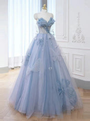 Vestido de fiesta largo de tul azul claro con escote en forma de corazón y cuentas