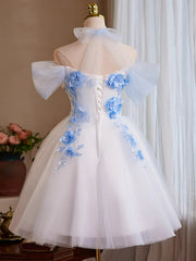Vestido corto blanco de tul con flores para regreso a casa