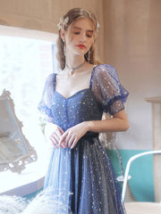 Vestido formal azul oscuro de manga corta con escote en forma de corazón
