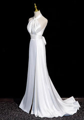 Vestido de novia de sirena con cuello halter y abertura en la pierna de satén blanco