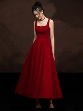 Vestido formal rojo vino con mangas abullonadas