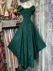 Vestido formal de fiesta con mangas cortas y encaje verde en forma de A