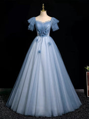 Vestido de fiesta azul de tul con escote en forma de A, hombros descubiertos y cuentas en forma de corazón