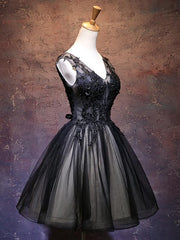 Adorable vestido de fiesta de tul y encaje con escote en V negro