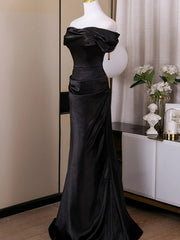 Vestido de fiesta de satén negro con escote corazón, corte sirena y largo hasta el suelo