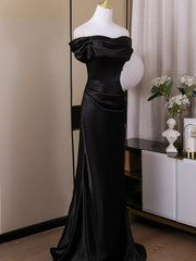 Vestido de fiesta de satén negro con escote corazón, corte sirena y largo hasta el suelo
