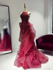 Precioso vestido de fiesta largo con cuello halter de tul y lentejuelas color rojo vino