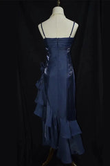Vestido de fiesta elegante de satén con tirantes altos y bajos en azul marino