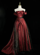 Vestido formal de satén negro y rojo vino con hombros descubiertos