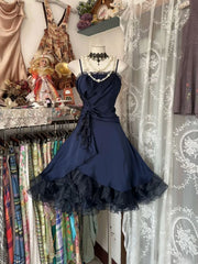 Vestido de fiesta corto azul marino con tirantes hasta la rodilla
