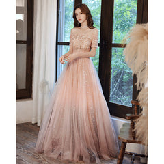 Vestido de fiesta de tul rosa con hombros descubiertos y encaje en forma de A