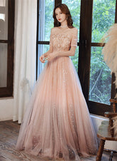 Vestido de fiesta de tul rosa con hombros descubiertos y encaje en forma de A