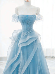 Vestido formal de tul azul claro con encaje y corte en A hasta el suelo