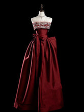 Vestido formal largo de satén rojo vino