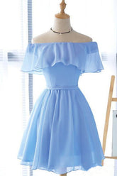 Precioso vestido de fiesta corto de gasa azul con hombros descubiertos