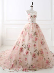 Hermoso vestido formal de organza con flores y encaje