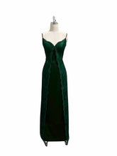 Vestido de fiesta verde oscuro con encaje, tirantes finos y espalda baja