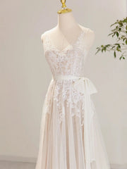 Vestido de fiesta de boda con escote en V y apliques de encaje en tul color marfil