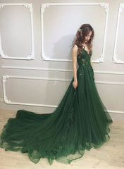 Vestido de fiesta verde oscuro con escote en V, encaje y cuentas en la espalda baja