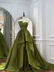 Vestidos de fiesta verdes con volantes escalonados y sin tirantes