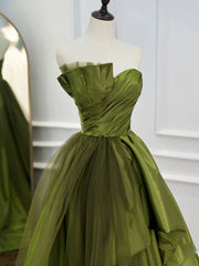 Vestidos de fiesta verdes con volantes escalonados y sin tirantes