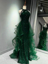 Vestido formal largo de tul verde con cuentas y lentejuelas