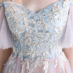 Vestido de fiesta rosa de tul con hombros descubiertos y apliques de encaje