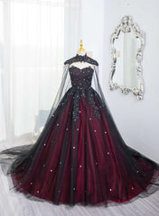 Hermoso vestido de fiesta de tul negro y rojo para dulces 16 con capa