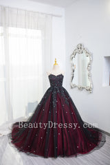 Hermoso vestido de fiesta de tul negro y rojo para dulces 16 con capa