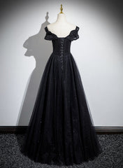 Vestido de fiesta negro de tul con encaje y corte A con hombros descubiertos