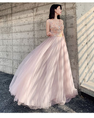 Hermosos vestidos de fiesta largos de tul rosa con encaje y escote en V
