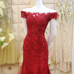 Vestido de noche de tul sirena burdeos con apliques de encaje