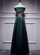 Vestido de fiesta de satén verde oscuro con hombros descubiertos y largo hasta el suelo
