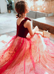 Vestido de fiesta largo de tul con encaje y terciopelo rojo en forma de A