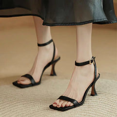 Fashionable plus-size high-heeled sandals