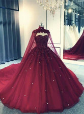 Vestido de quinceañera glamoroso con apliques de encaje y capa de cuentas