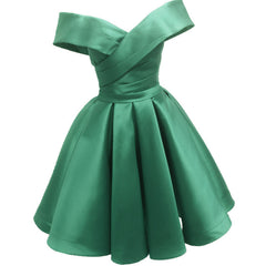Vestido de fiesta de satén verde con escote en forma de corazón y hombros descubiertos