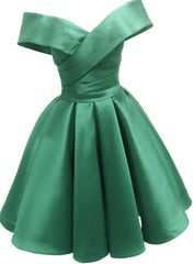 Vestido de fiesta de satén verde con escote en forma de corazón y hombros descubiertos