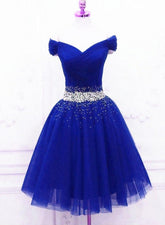 Precioso vestido de fiesta corto de tul azul con hombros descubiertos