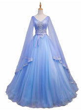 Hermoso vestido de fiesta azul con escote en V y mangas largas