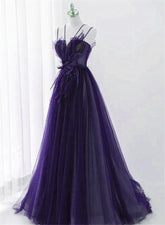 Vestido de fiesta largo de tul morado con apliques de encaje