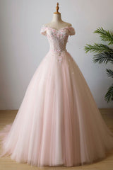 Lindo vestido de fiesta con hombros descubiertos y flores de tul rosa claro