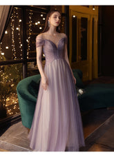Vestido de fiesta largo hasta el suelo con mangas cortas y corte A de tul degradado en morado claro