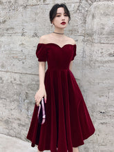 Precioso vestido de fiesta de terciopelo rojo vino con mangas cortas
