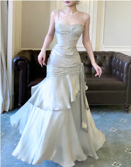 Vestido formal largo con tirantes de satén gris plateado