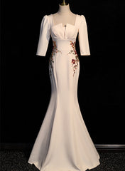 Vestido de fiesta de boda de manga corta con corte sirena color marfil