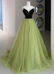 Vestido de fiesta largo con tirantes de cuentas en verde claro y negro