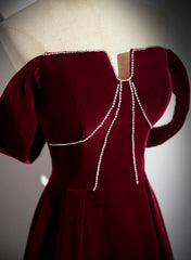 Vestido de fiesta largo de terciopelo rojo vino con hombros descubiertos