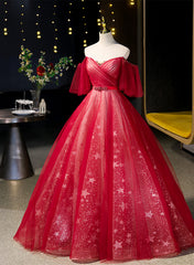Vestido de fiesta rojo de tul con escote en forma de corazón y hombros descubiertos